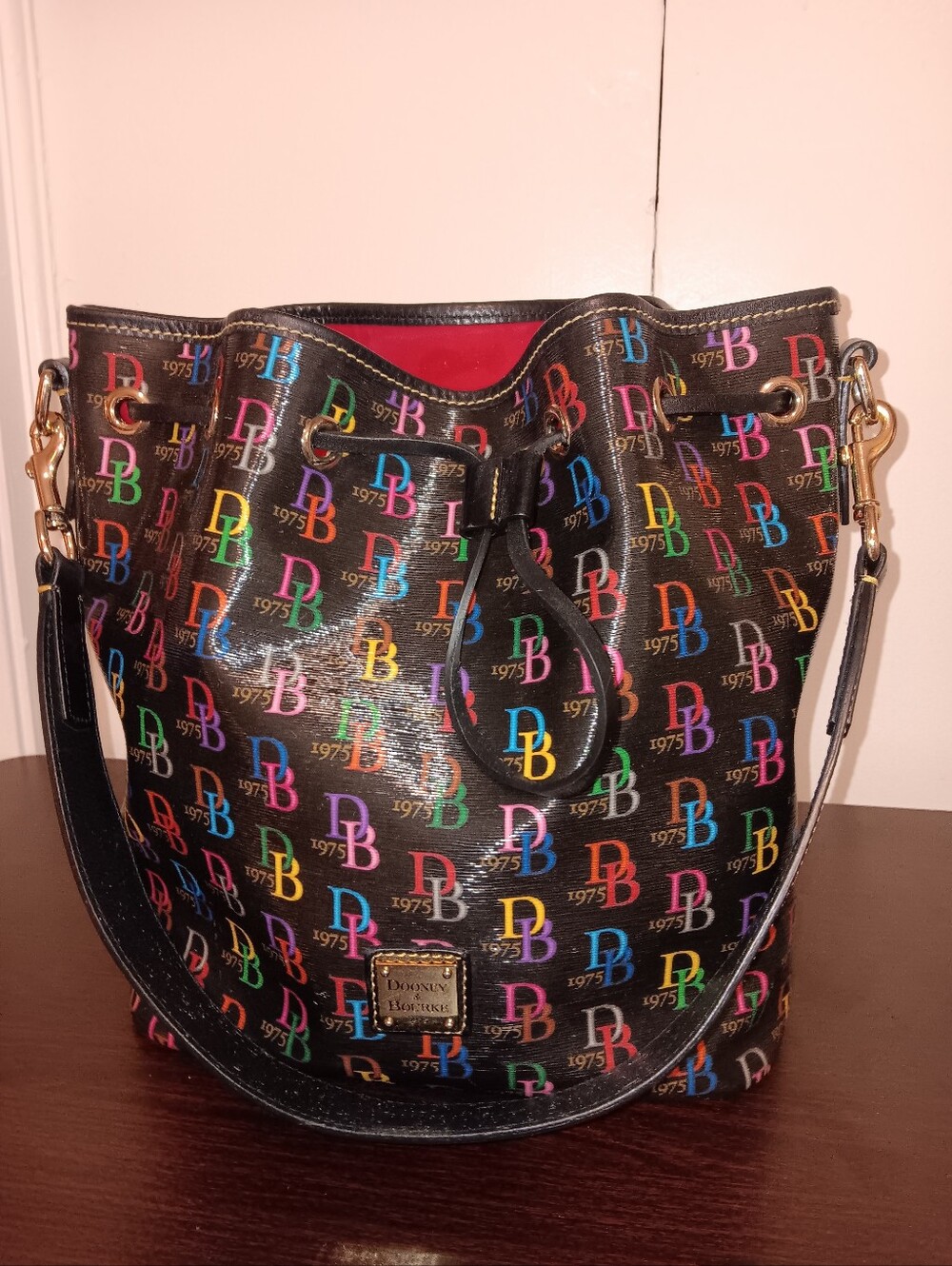Dooney Bourke Db75 Bucketbag